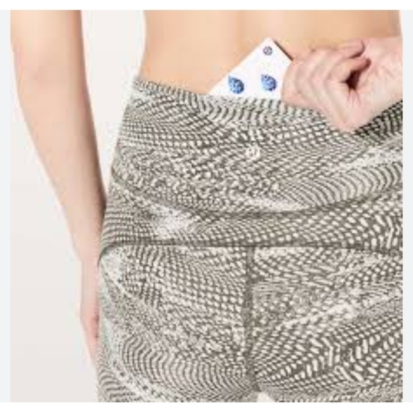 Lululemon Wonder Under Movement Crop in Swerve Vapor Metal Grey SZ 8 - Picture 4 of 10